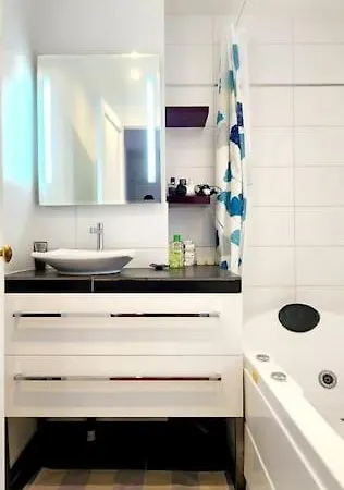 Apartment Charming Nest In Paris-pont Cardinet Paris